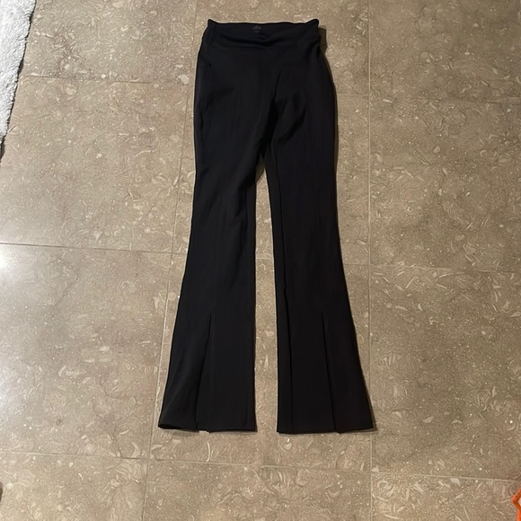 ALO Yoga Pants - ALO YOGA Flutter Slit Front Flare Black Leggings (S)